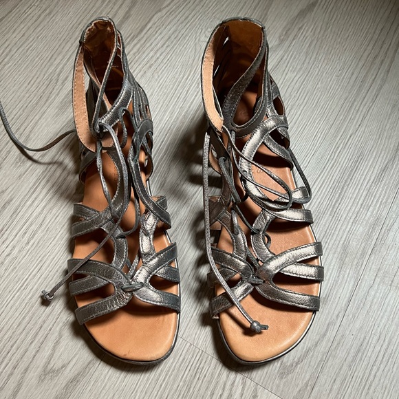 Gentle Souls Break My Heart 3 Graphite Sandals - Picture 9 of 9